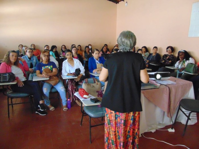 Professores das séries iniciais participam de formação do Programa Educar Pra Valer
