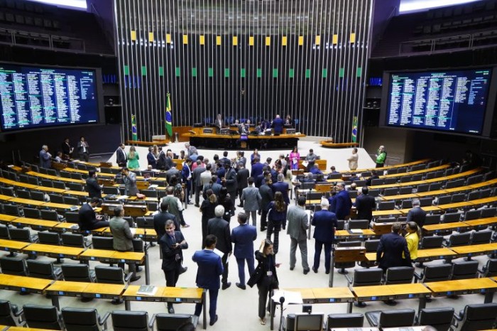 Câmara analisa acordo de serviços aéreos entre Brasil e Portugal; acompanhe