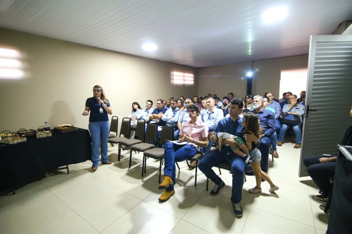Em evento na ExpoLondrina, Adapar alerta para falha zero na prevenção à gripe aviária
