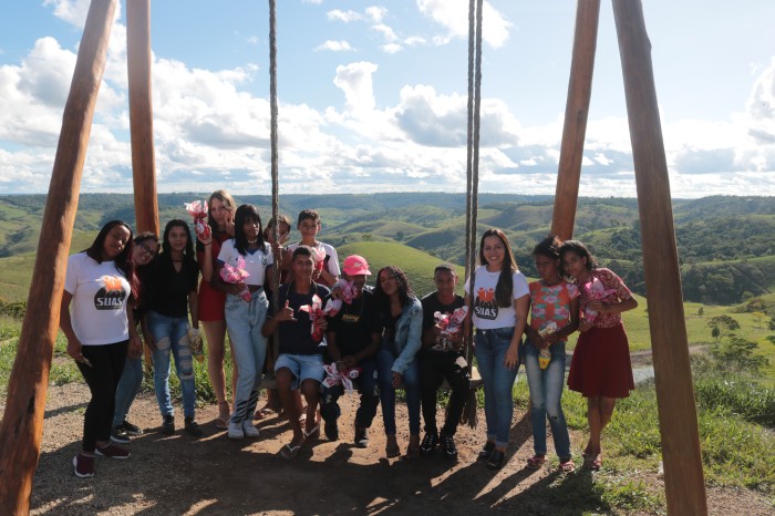 Cras Pedrinhas promove atividade de lazer com adolescentes no Rancho da Pamonha