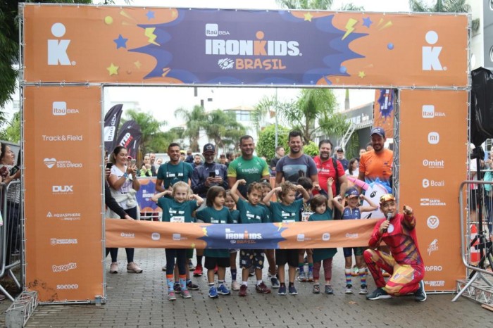 Com apoio do Governo do Estado, crianças abrem 21ª edição do Ironman em Santa Catarina
