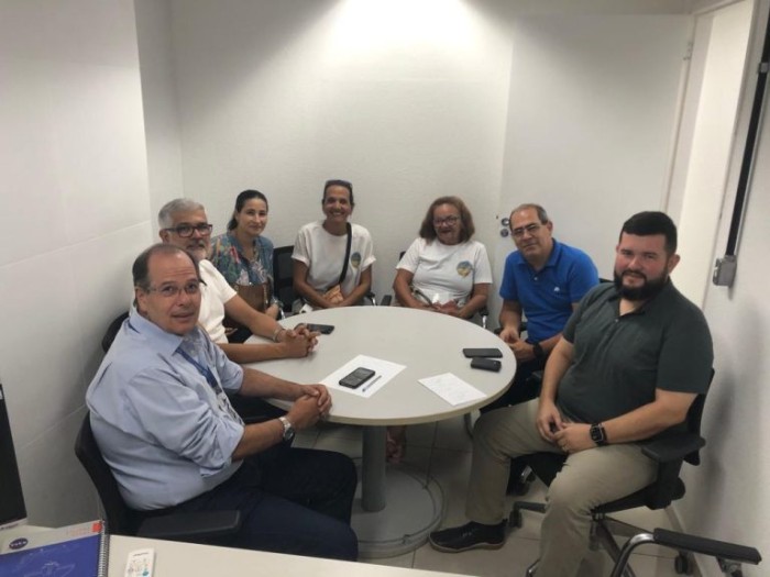 Prefeitura define apoio a comerciantes da orla do Jaboatão