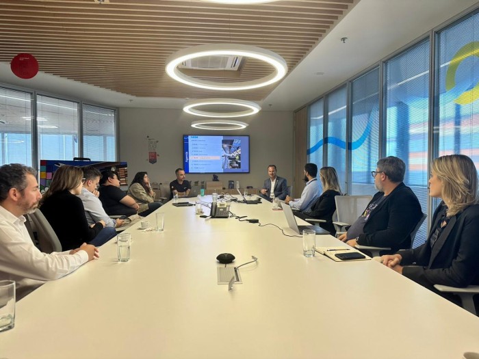 Secretário do Turismo participa de reunião com companhia aérea e trade turístico do estado