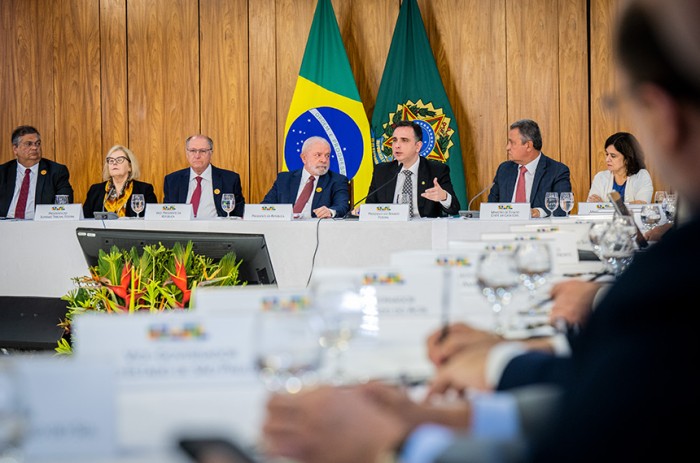Pacheco pede regulação de redes sociais para combater violência em escolas