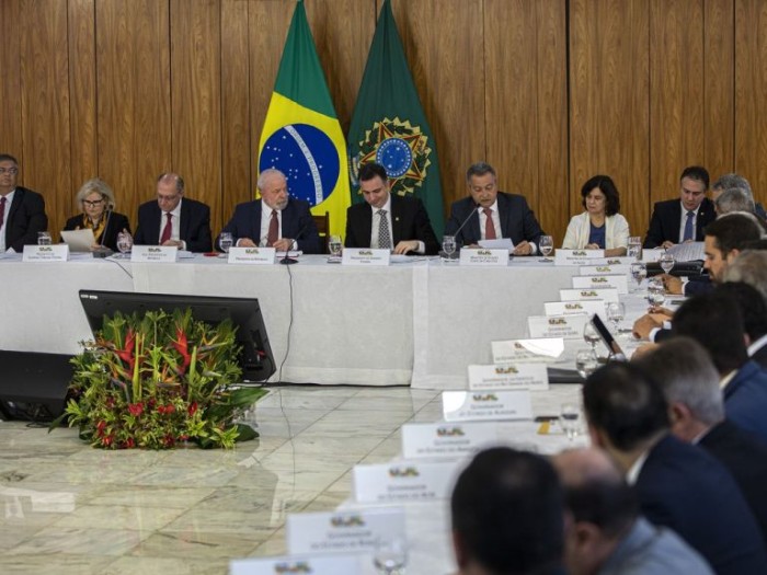 Regulação da internet é essencial para combater ataques a escolas, aponta Flávio Dino