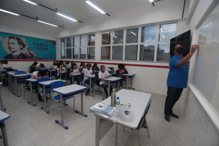 Governo do Estado concede duas mil licenças-prêmios a servidores da SEC e a professores, nesta quarta (19)