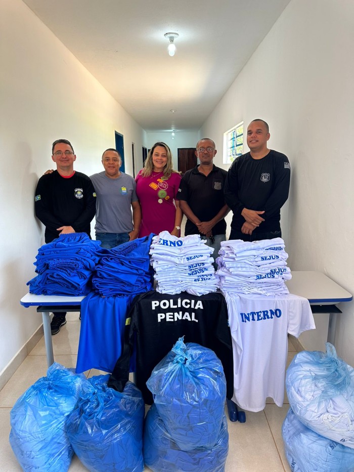 Internos de Floriano confeccionam uniformes para o sistema prisional