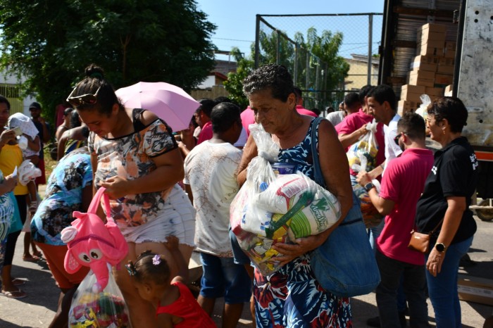 820 cestas básicas chegam aos moradores da Alagoinhas IV