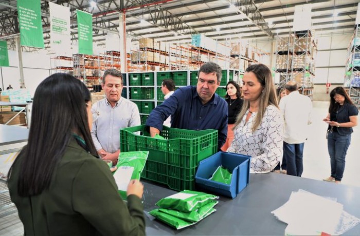 Com foco na modernidade e logística eficiente, governador fiscaliza distribuição de medicamentos em MS