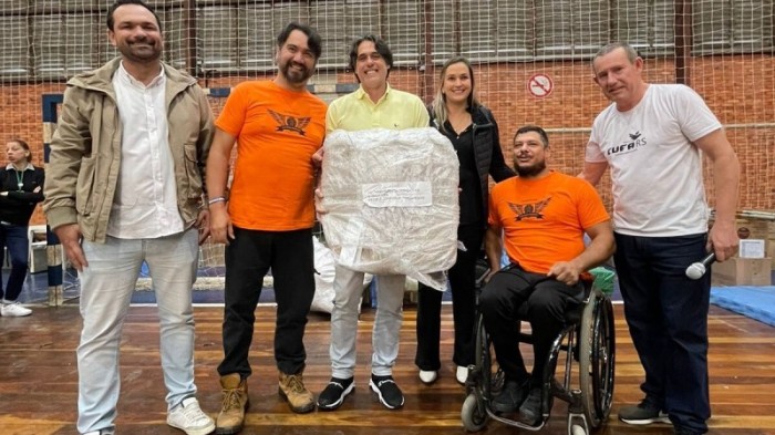 Programa Segue o Jogo encerra semana de entregas de kits esportivos na Região Metropolitana