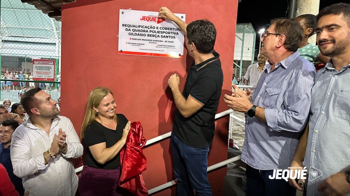 Prefeitura de Jequié entrega requalificação e cobertura da quadra poliesportiva do distrito de Florestal