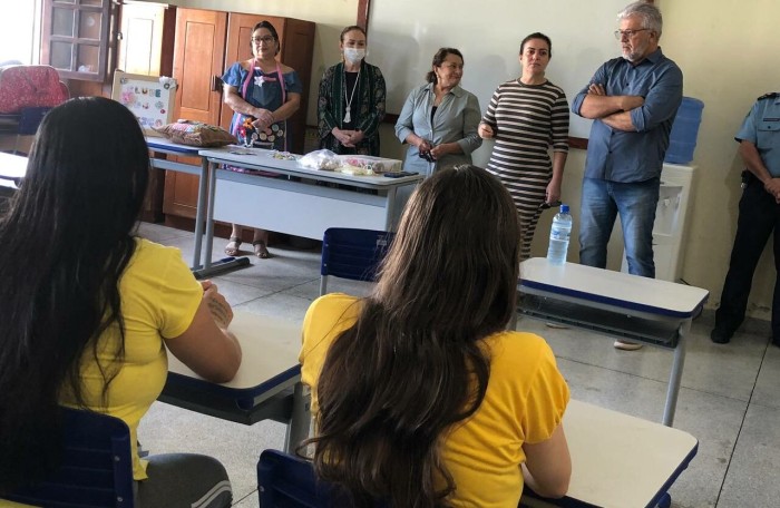 Iapen e Tribunal de Justiça visitam Penitenciária Feminina e anunciam retorno da oficina de confecção em fuxico