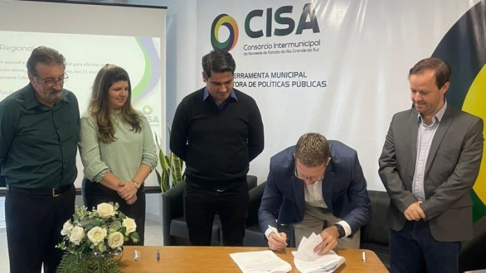 Governo assina convênio com Região Noroeste para qualificação do atendimento a pessoas idosas