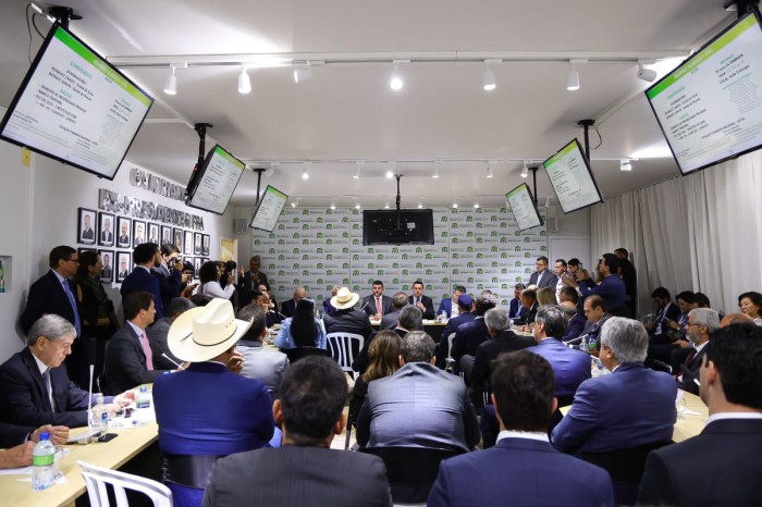 Governador participa de encontro com a Frente Parlamentar da Agropecuária, em Brasília