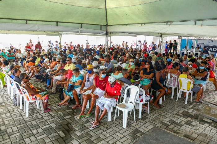 Pacientes do Mutirão de Oftalmologia passam por revisão pós-operatória nesta terça (25)