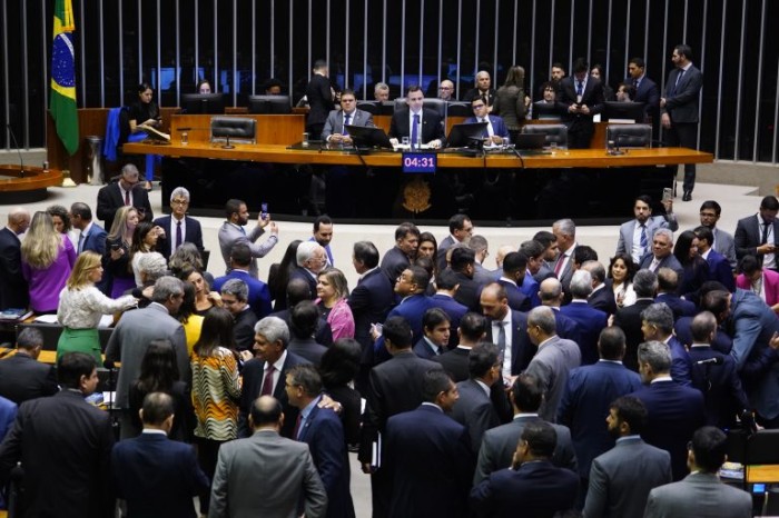 Congresso aprova R$ 4,2 bilhões para o Ministério da Ciência e Tecnologia; acompanhe