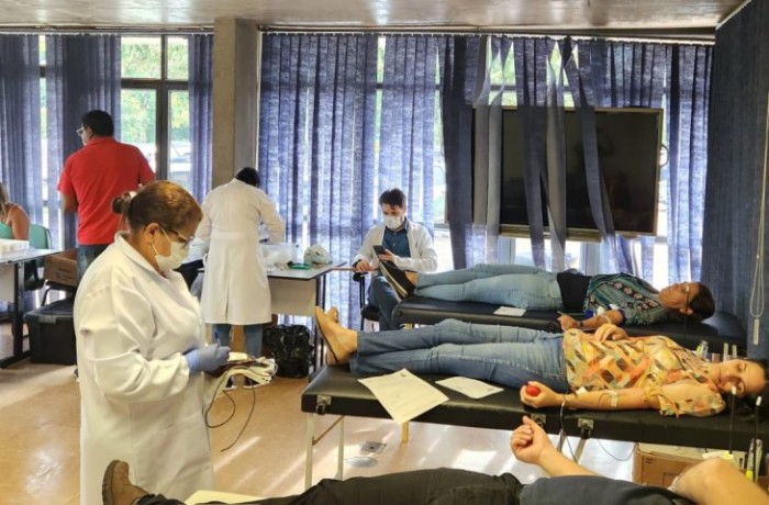 Servidores da Secretaria de Educação participam de campanha de doação de sangue