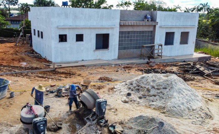 Avaliada em R$ 1,2 milhão, construção da Casa da Mulher Brasileira avança em Cruzeiro do Sul