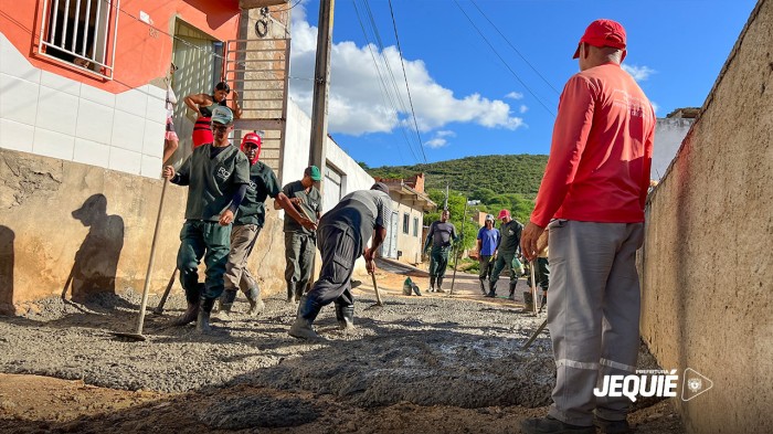 Programa de modernização urbana segue acelerado e Prefeitura de Jequié contempla novas ruas com pavimentação em concreto usinado