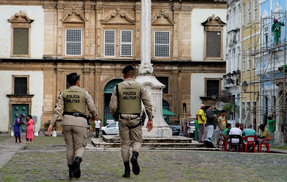 Turistas e baianos contam com a Polícia Militar para circular em segurança na região do Pelourinho. 