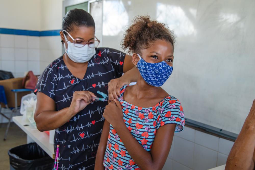 Mais de 6.800 crianças de 5 a 11 anos já foram vacinadas contra a Covid-19 em Lauro de Freitas 