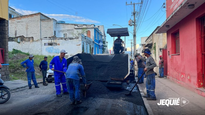 Prefeitura de Jequié mantém firme programa de pavimentação asfáltica e novas ruas são contempladas
