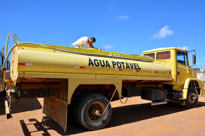 Proprietários de caminhões-pipa poderão solicitar inspeção sanitária de tanques a partir de segunda-feira