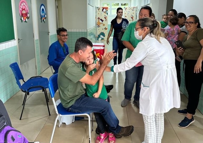 Saúde realiza vacinação itinerante nas CEIs em prevenção ao vírus Influenza