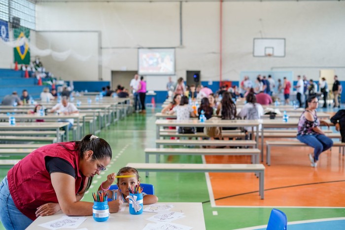 Fortalecimento da família na escola, projeto Universidade Gratuita e planejamento marcam os primeiros quatro meses na Educação