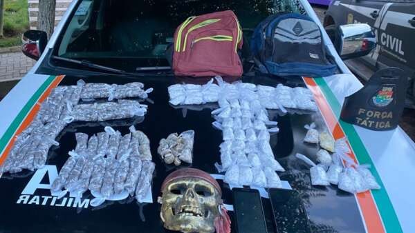 Homem é preso com 2 kg de drogas em abordagem da PMCE no Mulungu