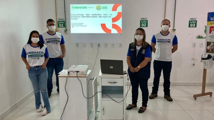 Fundhacre aborda sobre resíduos sólidos e riscos com materiais perfurocortantes em treinamento na UPA Franco Silva