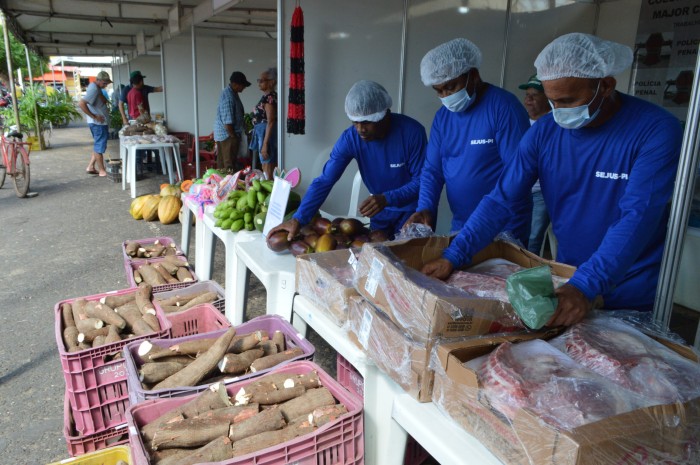 Sejus expõe produtos agrícolas na 1ª Feira Agripecuária em Altos
