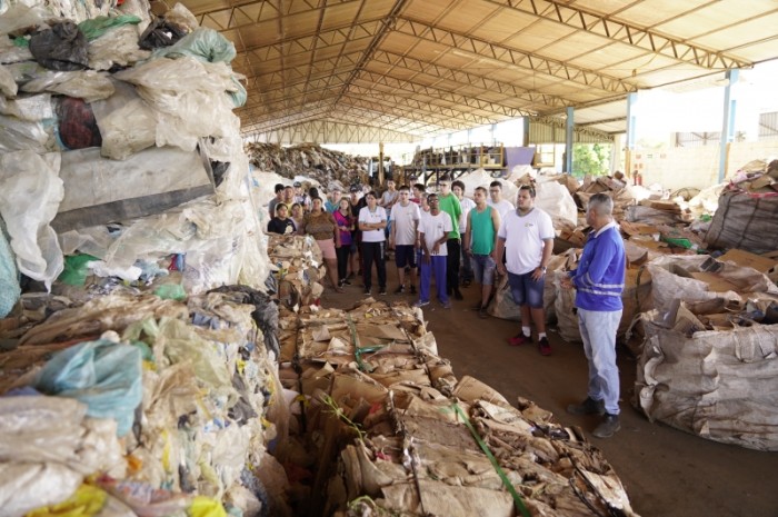 Alunos da Apae realizam visita no Ecoponto de Lucas do Rio Verde