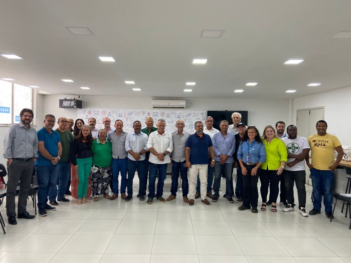 Resgate da linha férrea Salvador-Alagoinhas, Trem do Forró e a renovação do contrato da empresa VLI foram temas de encontro realizado pela Prefeitura de Alagoinhas; oito municípios participaram da reunião