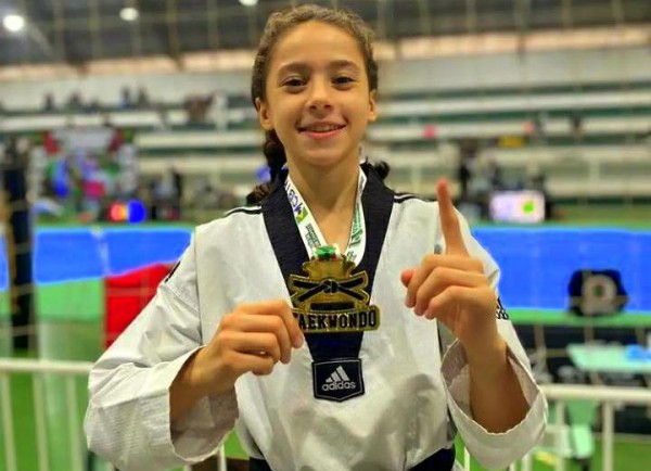 Competidora de Taekwondo contemplada pelo Bolsa Atleta do Estado é ouro em competição regional