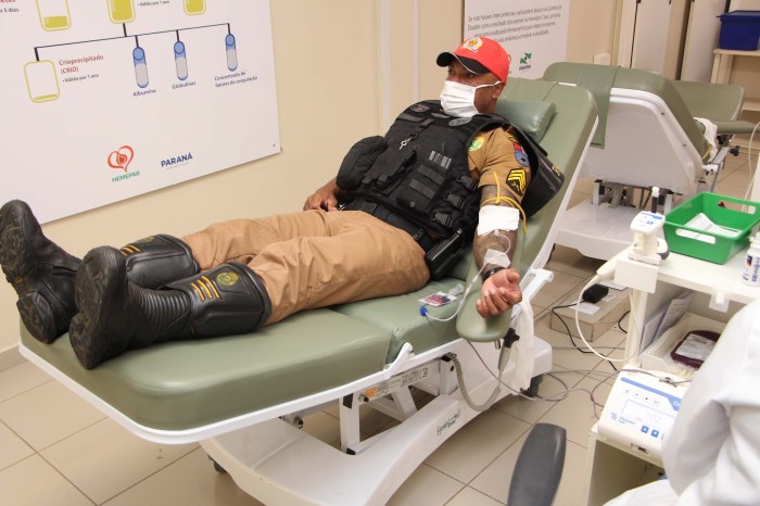Maio Amarelo: policiais militares doam sangue para conscientizar sobre acidentes no trânsito