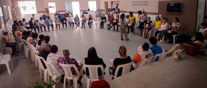 Idosas do SCFV fazem atividades em comemoração ao Dia das Mães