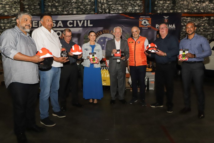 Piana entrega equipamentos para Bombeiros e 