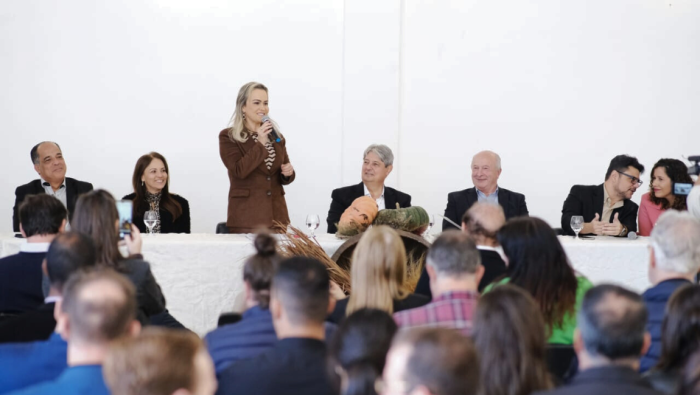 Em Gramado, ministra do Turismo se reúne com representantes do setor de Turismo