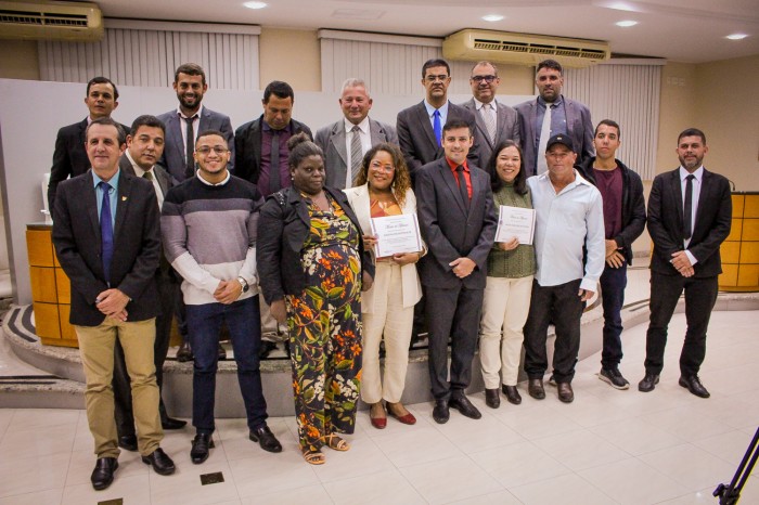 Câmara homenageia professoras pelos serviços prestados à edução e área social