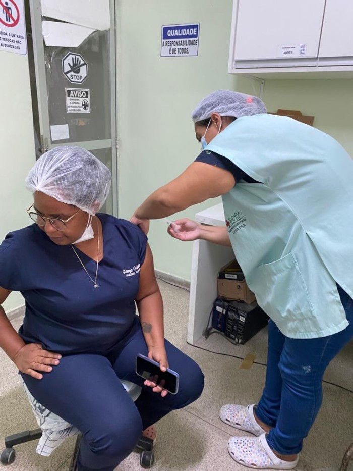 Funcionários do Laboratório Central são vacinados contra a Mpox