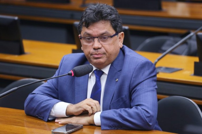 Comissão aprova projeto que isenta pessoas com deficiência da taxa de inscrição em concursos públicos