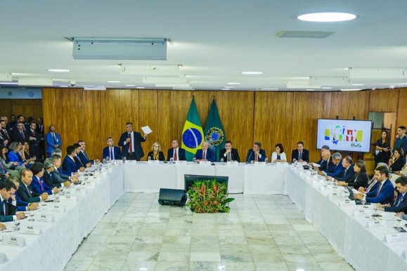 Governadora Raquel Lyra participa de reunião com o presidente Lula sobre violência nas escolas