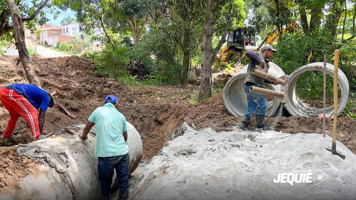 Prefeitura de Jequié segue com construção do sistema de drenagem pluvial para comunidade da Vovó Camila, Condomínio Parque Mirante e Loteamento Vila Rodoviária