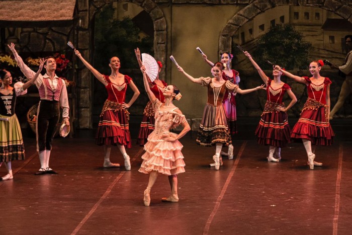 Com 55 bailarinos e Ana Botafogo nos bastidores, Guairão recebe “Dom Quixote”
