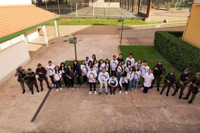 Polícia Militar do Acre oferece palestra a alunos da Escola Fundação Bradesco