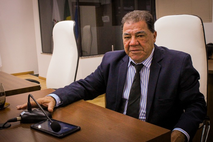 Vereador João Brito cobra limpeza geral em Santa Clara e Criciúma