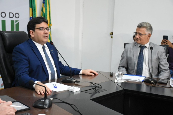 Rafael Fonteles anuncia concursos com 160 vagas para docente e técnico da Uespi