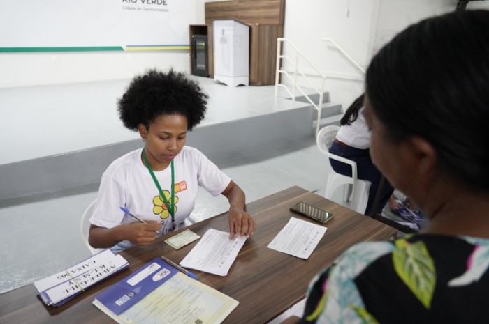 Cartões SER Família continuam sendo entregues na Secretaria de Assistência Social e Habitação