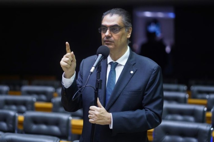 Projeto suspende dispositivos de resolução da Aneel sobre geração distribuída